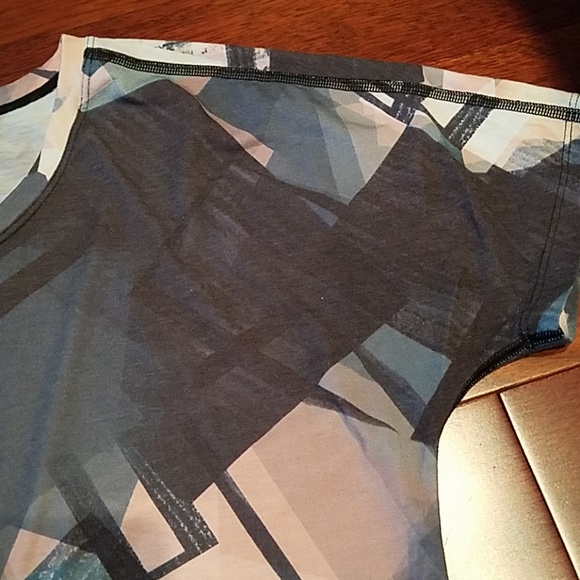 Lucy Athletic top - Picture 2 of 2